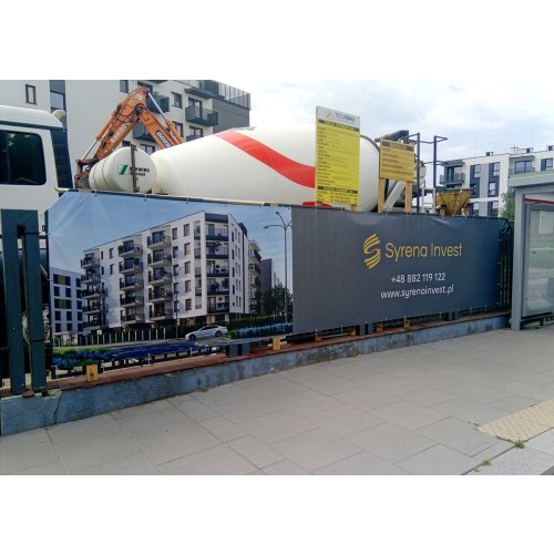 Baner na płocie placu budowy