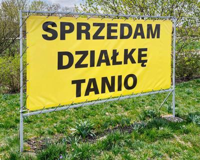 Baner na ramie stalowej konstrukcji